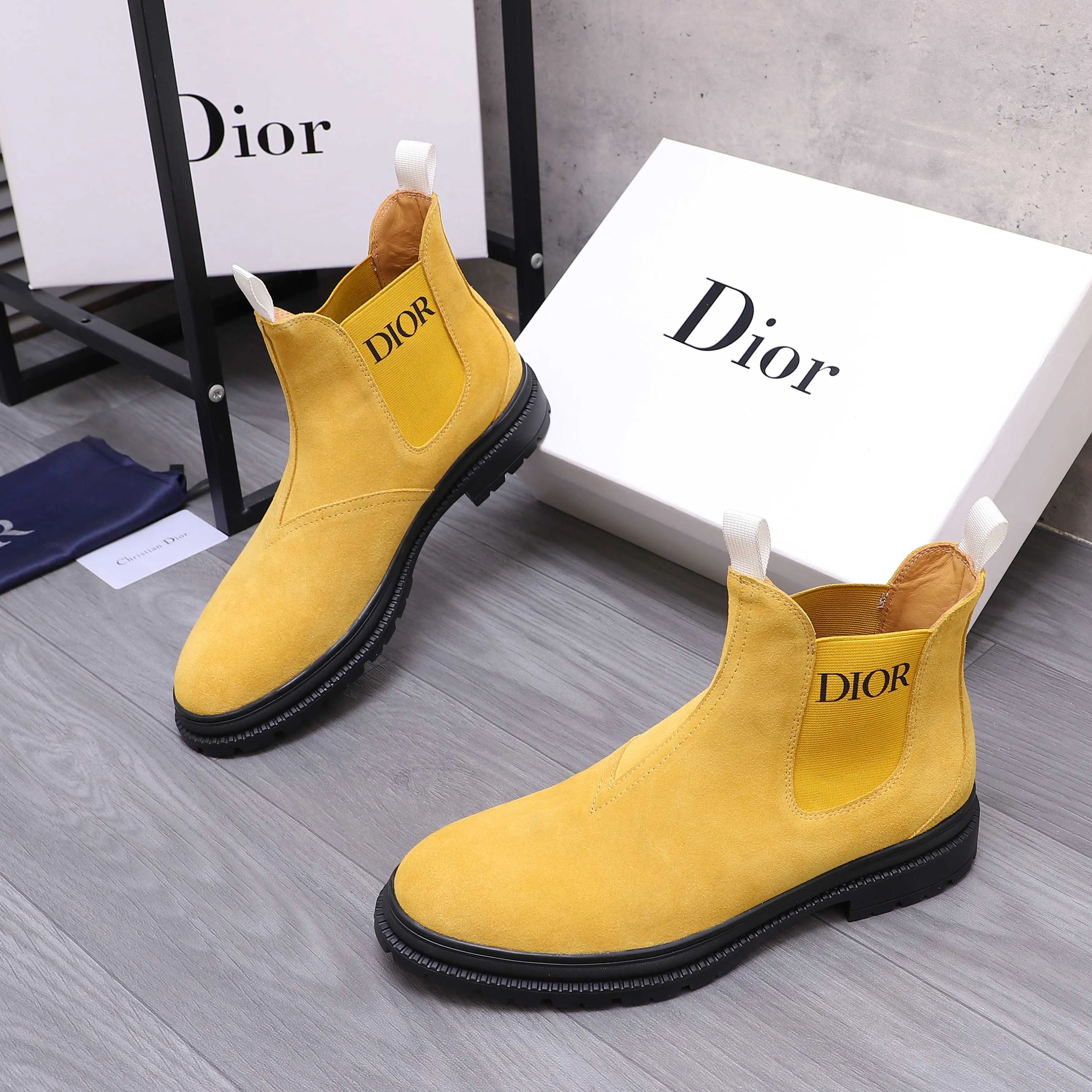 Men's shoes 💰500 Product trademark: Dior "Dior" high-top casual shoes Regular size: 38-45 (45 is custom-made and non-returnable) Product materials: Selected frosted cowhide upper, cowhide lining, rubber non-slip outsole